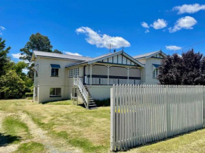 MAGNOLIA HOUSE ON THE CREEK - STANTHORPE